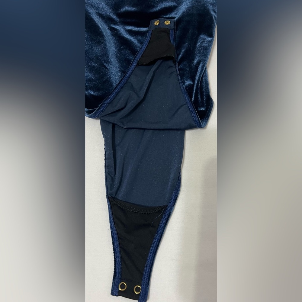 Good American Velour Velvet Bodysuit Navy Size 4 Snap Closure - Picture 9 of 10